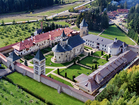 /assets/img/regiuni/Nord-Est/regiune/Mănăstirea Putna.jpg